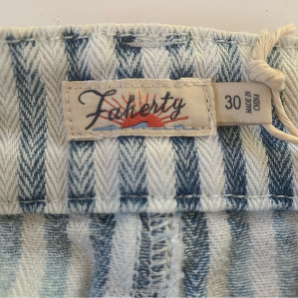 NWT Faherty Blue White Stripe Shorts Size 30 - Picture 3 of 7